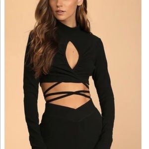 Lulu’s black ribbed long sleeve tie waist crop top